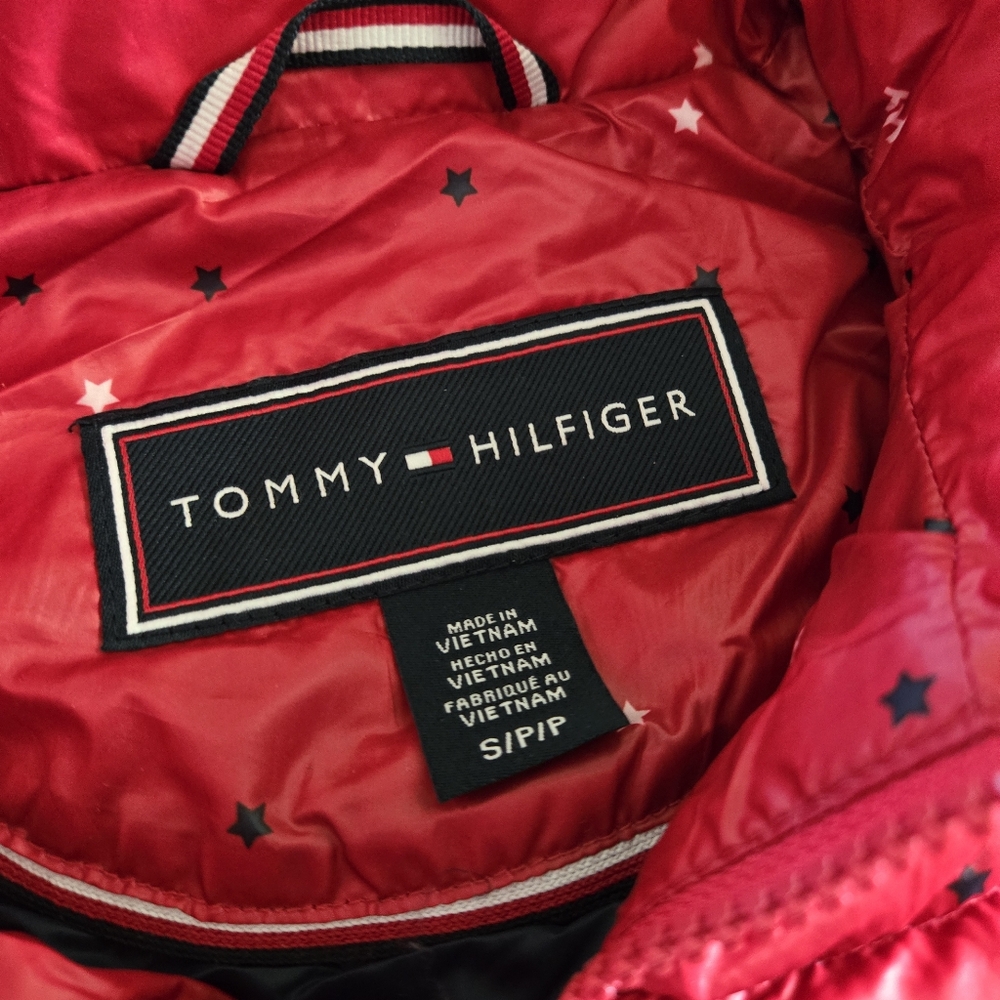 Tommy Hilfiger Small Red Puffer Vest with Star Pattern - Picture 4 of 8